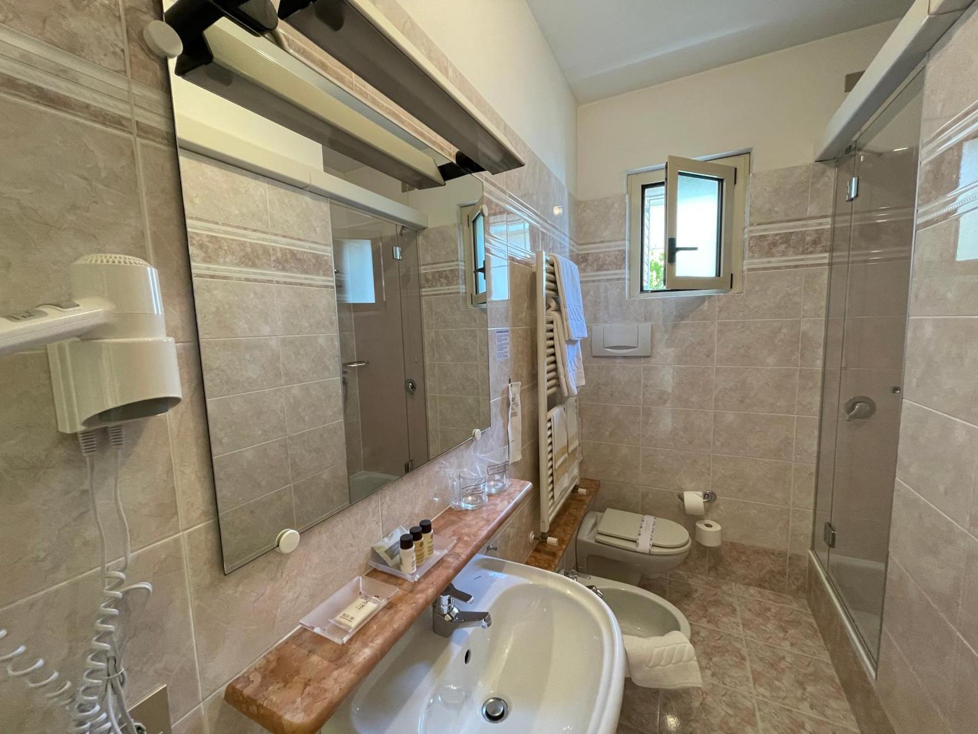 Le Petit Du Lac Bed & Breakfast Sirmione
